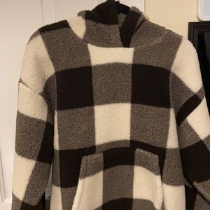 american eagle fuzzy sweatshirt, size small